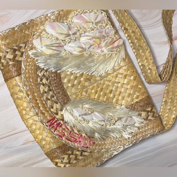 Vintage Woven Straw Shoulder Bag Feather Accents Excellent Condition Coastal main image 9